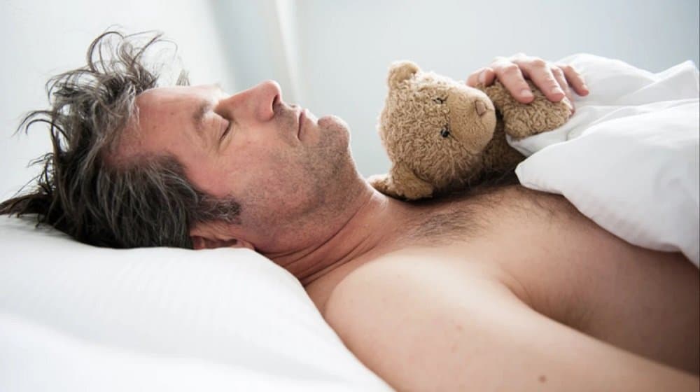 Bạn có biết: Hơn 40% người lớn ngủ cùng gấu bông?