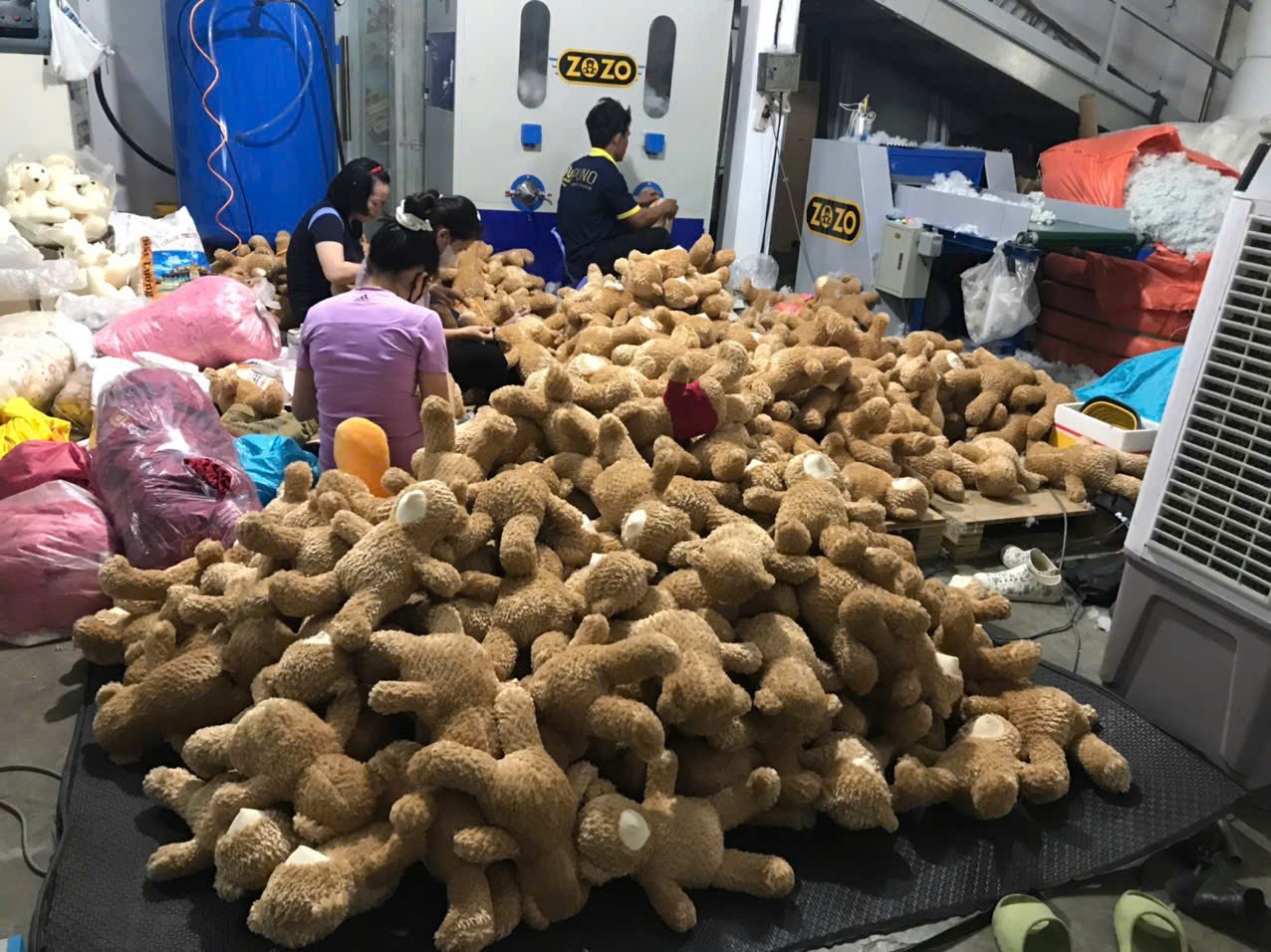 Xưởng Sản Xuất Gấu Bông Quà Tặng Doanh Nghiệp Theo Yêu Cầu 1 z7693088704729 cc1e4f37639ac91e972defb7a83e8174